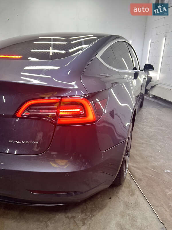 Седан Tesla Model 3 2018 в Киеве