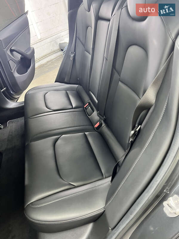 Седан Tesla Model 3 2018 в Киеве