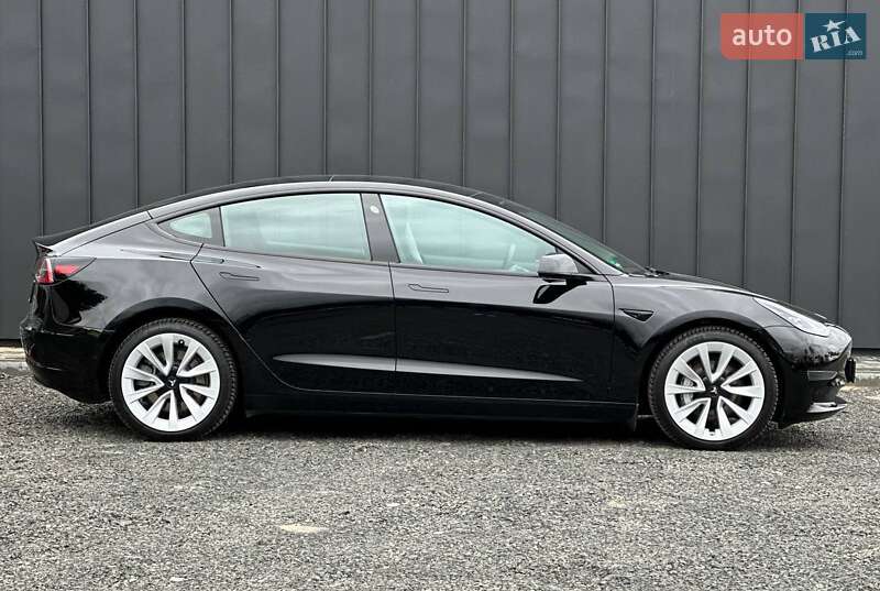 Седан Tesla Model 3 2022 в Луцке