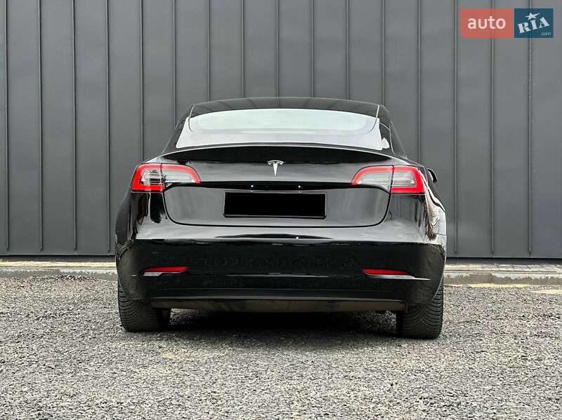Седан Tesla Model 3 2022 в Луцке