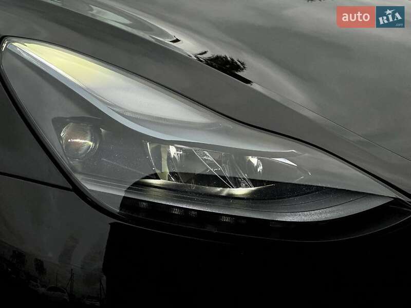 Седан Tesla Model 3 2022 в Луцке