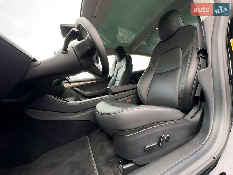 Седан Tesla Model 3 2022 в Луцке