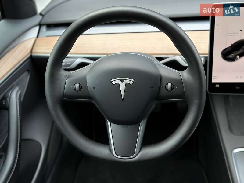 Седан Tesla Model 3 2022 в Луцке