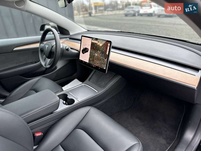 Седан Tesla Model 3 2022 в Луцке