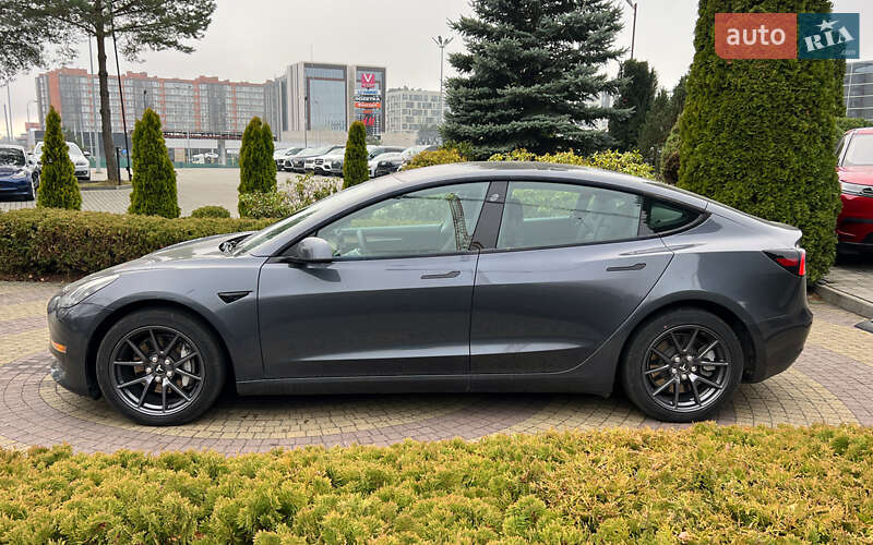 Седан Tesla Model 3 2022 в Львове