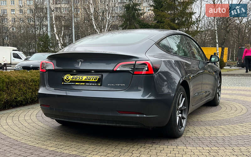 Седан Tesla Model 3 2022 в Львове