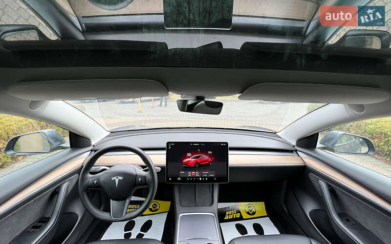 Седан Tesla Model 3 2022 в Львове