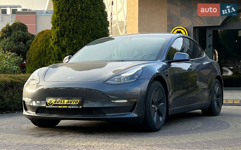 Седан Tesla Model 3 2022 в Львове