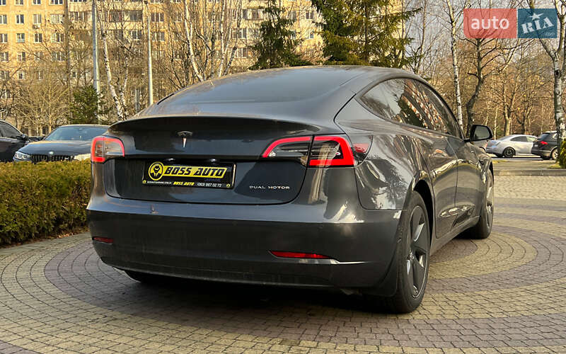 Седан Tesla Model 3 2022 в Львове
