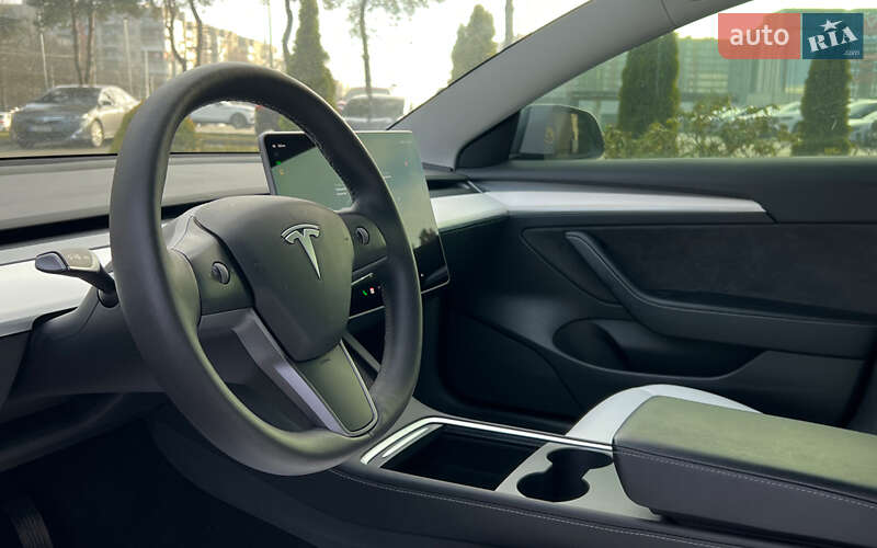 Седан Tesla Model 3 2022 в Львове