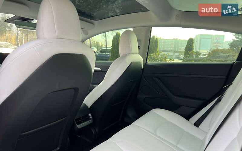 Седан Tesla Model 3 2022 в Львове