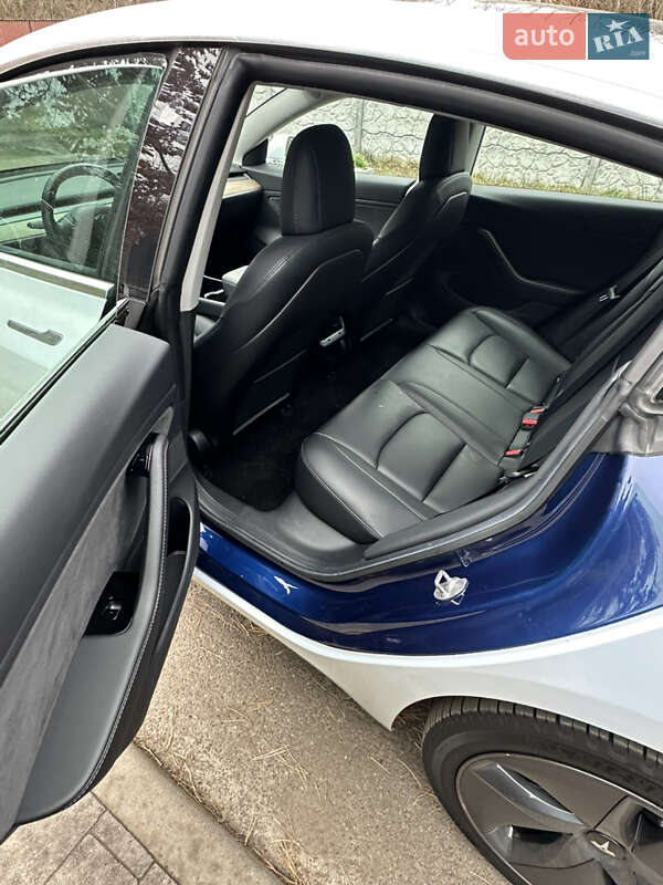 Седан Tesla Model 3 2019 в Киеве