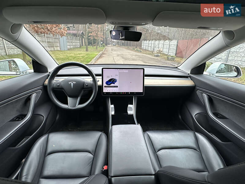 Седан Tesla Model 3 2019 в Киеве