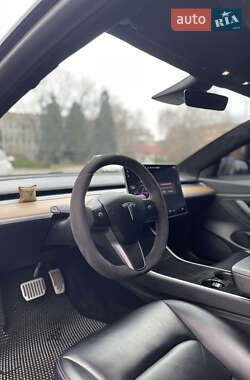 Седан Tesla Model 3 2019 в Кременчуці