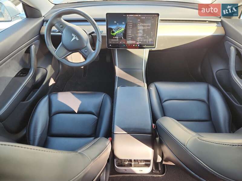 Седан Tesla Model 3 2019 в Івано-Франківську