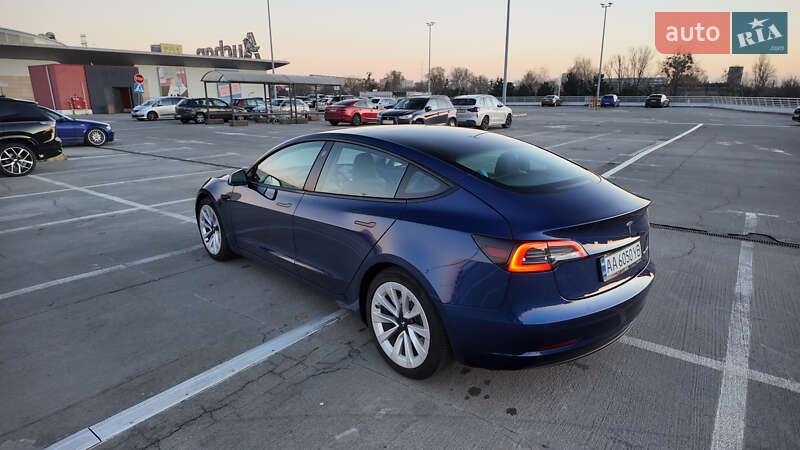 Седан Tesla Model 3 2020 в Львове