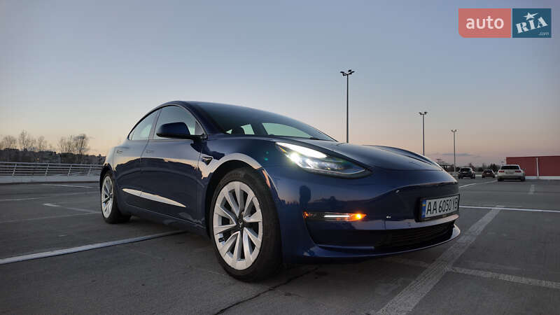 Седан Tesla Model 3 2020 в Львове