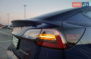 Седан Tesla Model 3 2020 в Львове
