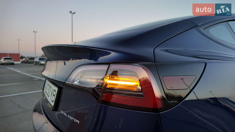Седан Tesla Model 3 2020 в Львове