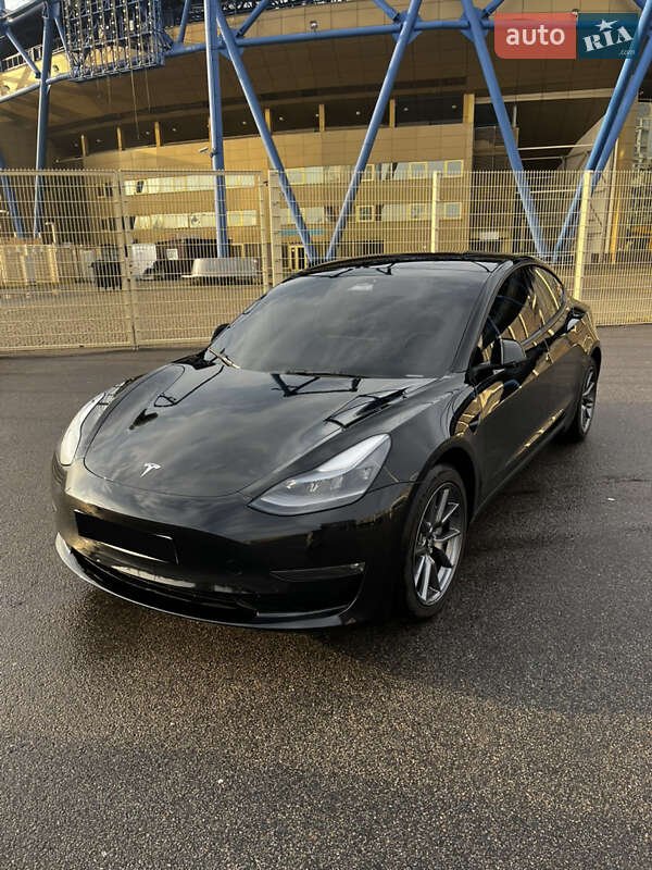 Седан Tesla Model 3 2023 в Харкові