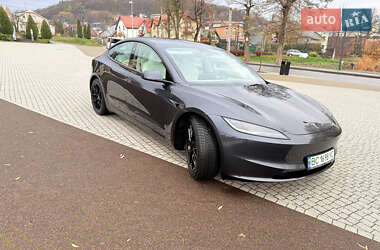 Седан Tesla Model 3 2024 в Львове