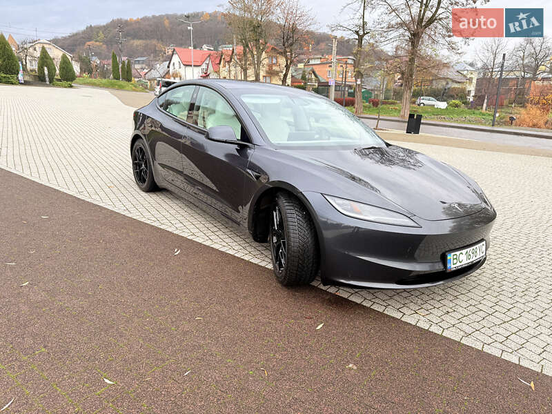 Седан Tesla Model 3 2024 в Львове