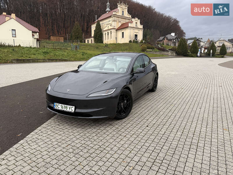 Tesla Model 3 2024