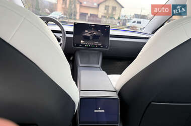 Седан Tesla Model 3 2024 в Львове