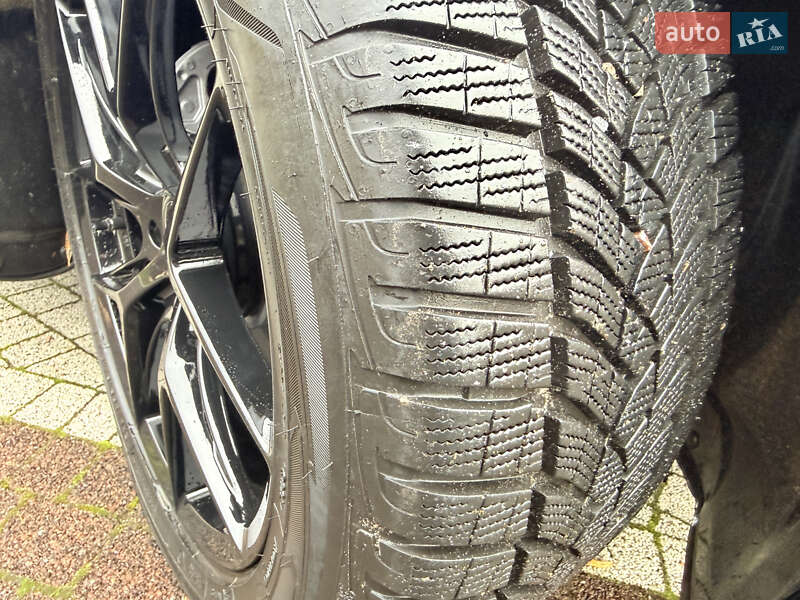 Седан Tesla Model 3 2024 в Львове