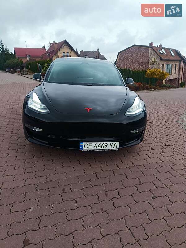 Седан Tesla Model 3 2019 в Черновцах