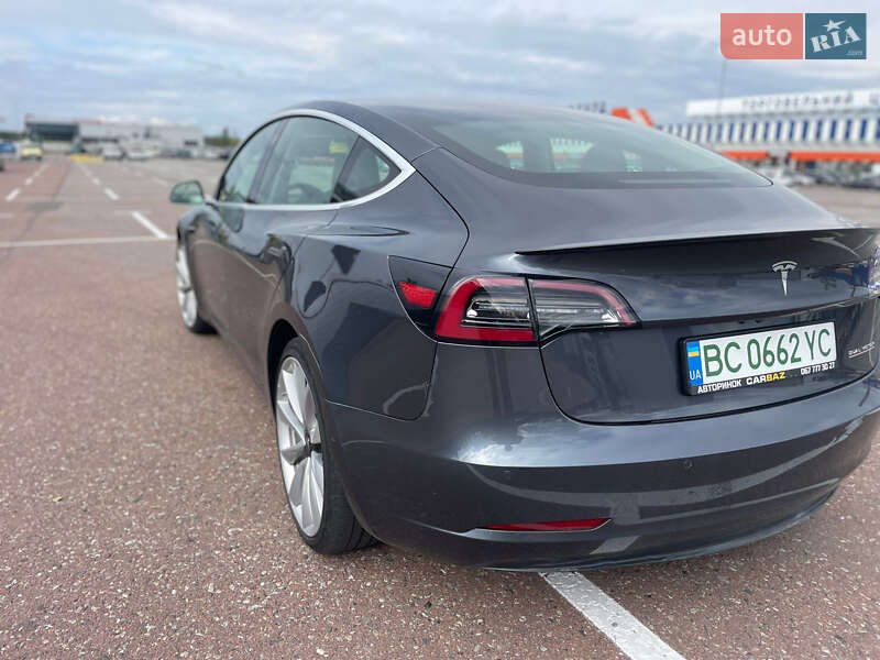 Седан Tesla Model 3 2019 в Львові