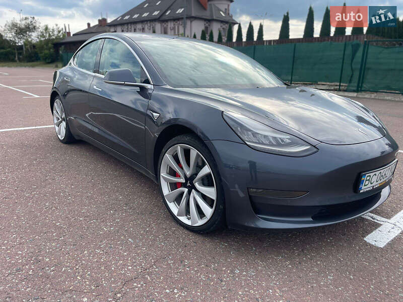 Седан Tesla Model 3 2019 в Львові