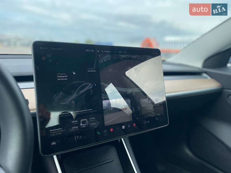 Седан Tesla Model 3 2019 в Львові