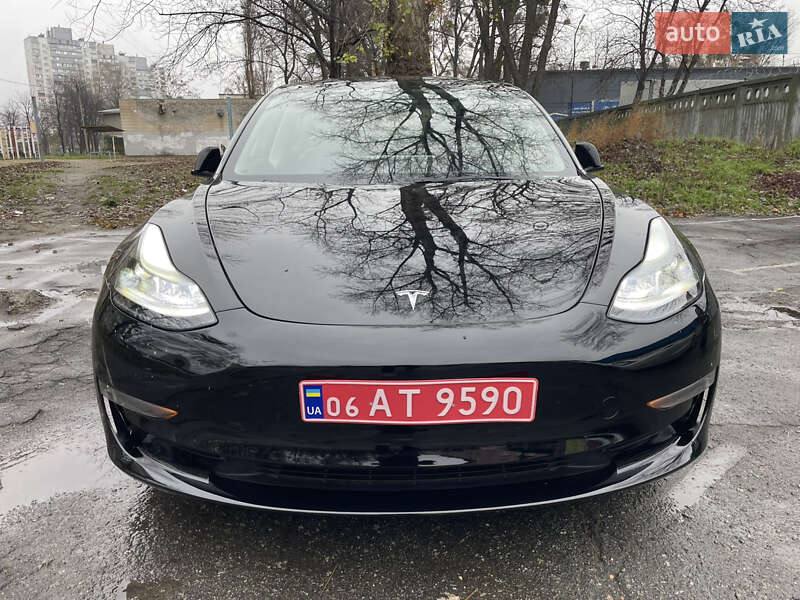 Седан Tesla Model 3 2023 в Киеве