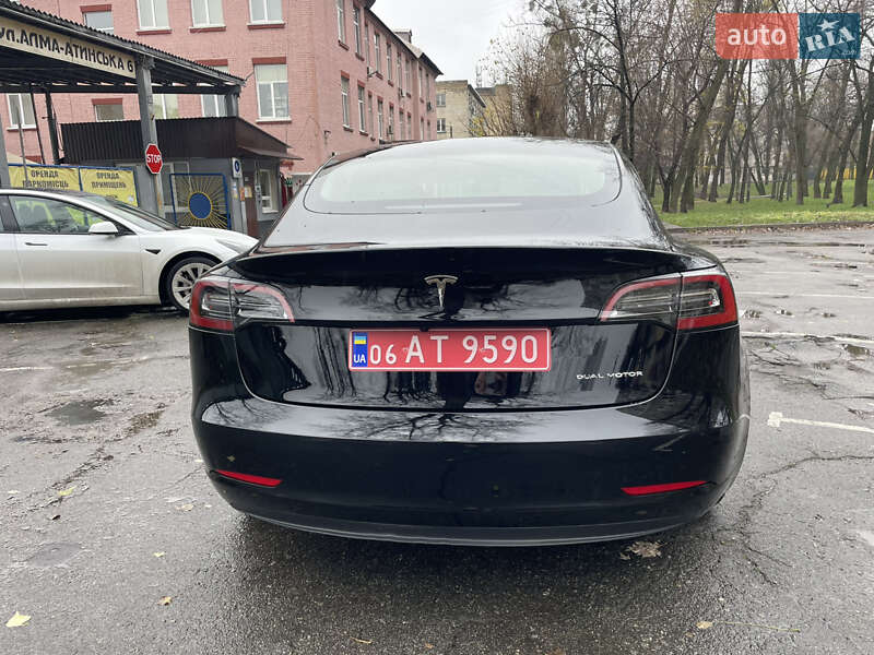 Седан Tesla Model 3 2023 в Киеве