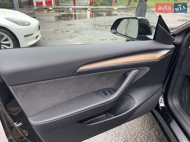 Седан Tesla Model 3 2023 в Киеве