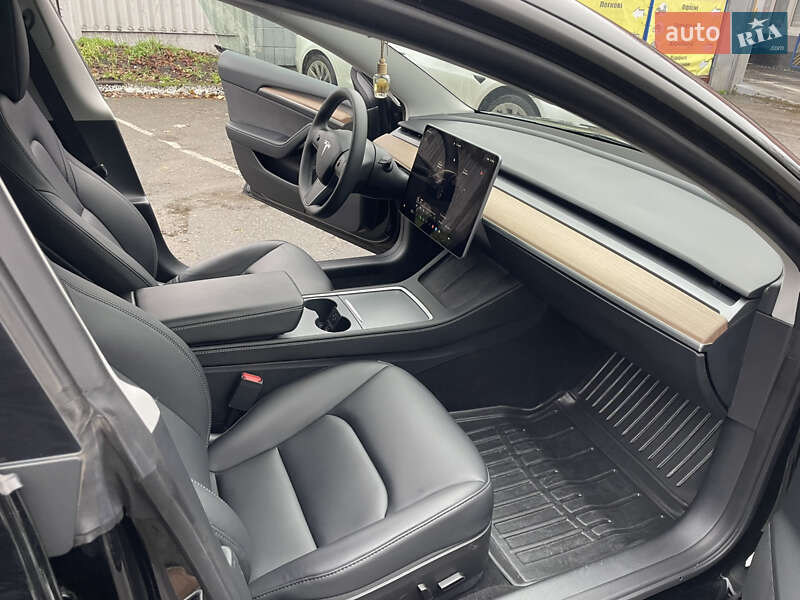 Седан Tesla Model 3 2023 в Киеве