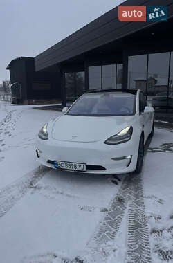 Седан Tesla Model 3 2018 в Львове