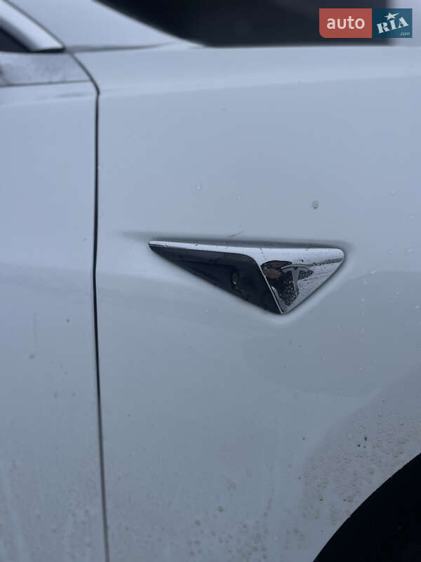 Седан Tesla Model 3 2018 в Львове