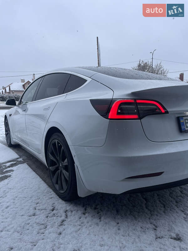 Седан Tesla Model 3 2018 в Львове