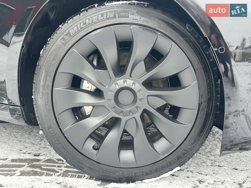 Седан Tesla Model 3 2018 в Ровно