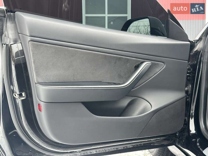 Седан Tesla Model 3 2018 в Ровно