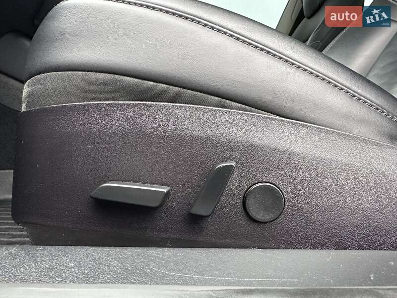 Седан Tesla Model 3 2018 в Ровно