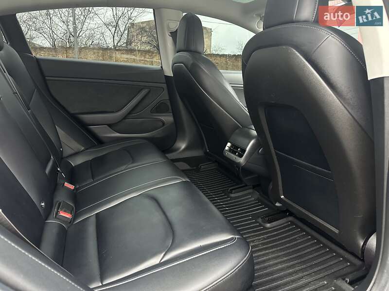 Седан Tesla Model 3 2018 в Ровно