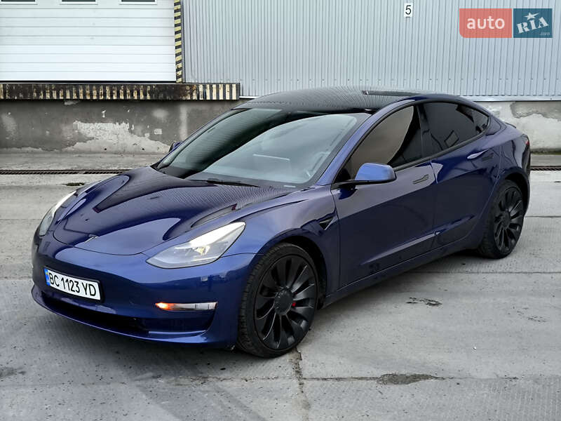 Седан Tesla Model 3 2023 в Львове
