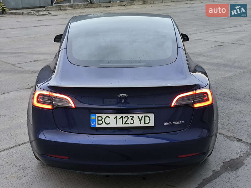 Седан Tesla Model 3 2023 в Львове