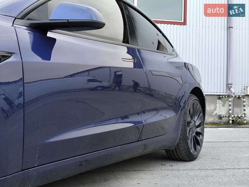 Седан Tesla Model 3 2023 в Львове