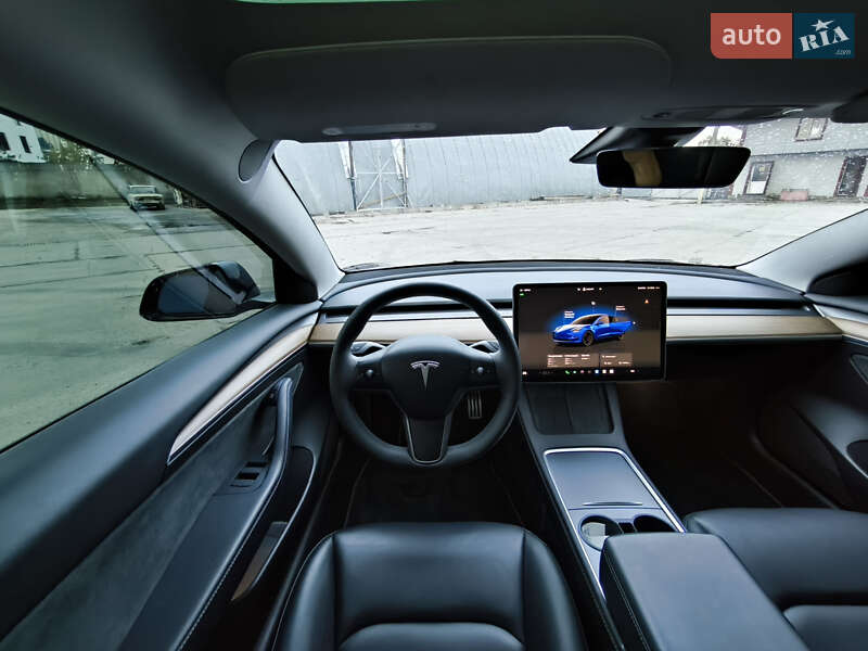 Седан Tesla Model 3 2023 в Львове