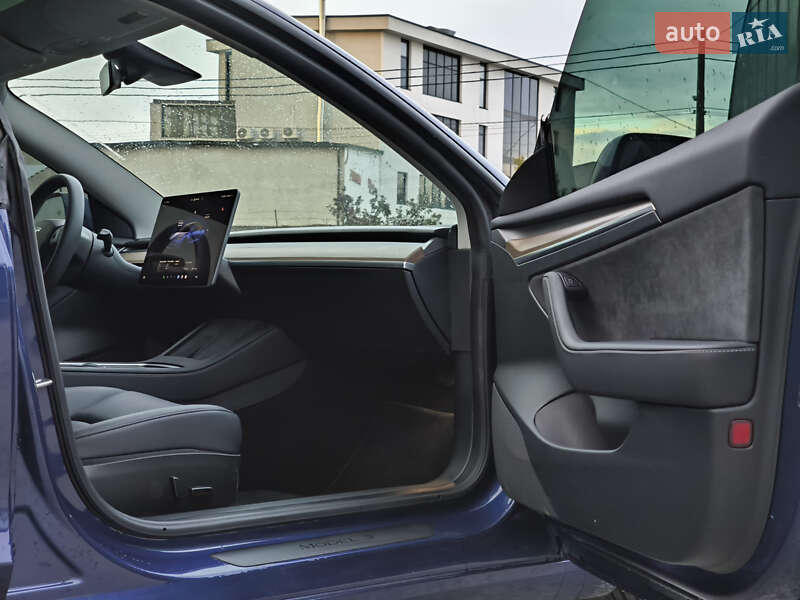 Седан Tesla Model 3 2023 в Львове