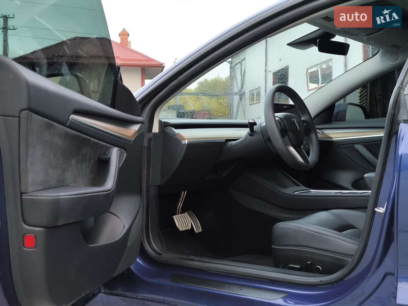 Седан Tesla Model 3 2023 в Львове